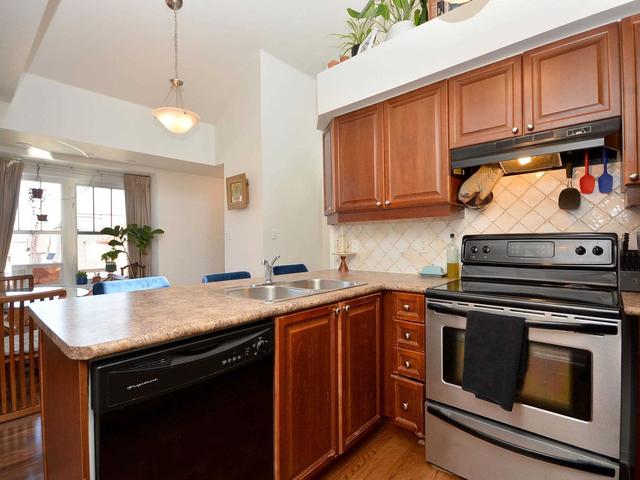 3 - 634 Shoreline Dr, Townhouse with 2 bedrooms, 2 bathrooms and 2 parking in Mississauga ON | Image 3