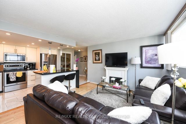 sph11 - 3695 Kaneff Cres, Condo with 2 bedrooms, 2 bathrooms and 2 parking in Mississauga ON | Image 9