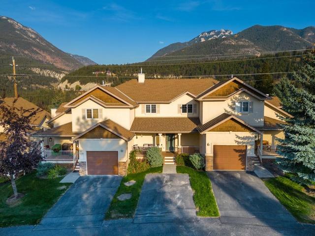 157 - 4904 Ridge Road, House attached with 2 bedrooms, 4 bathrooms and null parking in Radium Hot Springs BC | Image 2