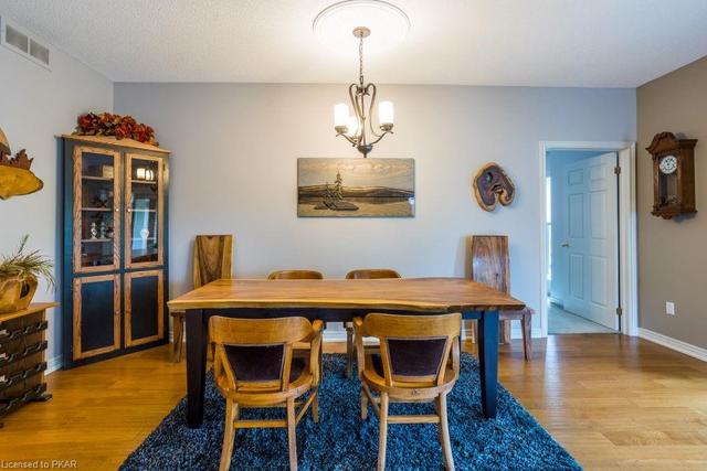 24 Navigators Trail, House detached with 3 bedrooms, 2 bathrooms and 6 parking in Kawartha Lakes ON | Image 32