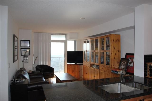 lph6 - 3 Michael Power Pl, Condo with 1 bedrooms, 1 bathrooms and 1 parking in Toronto ON | Image 4