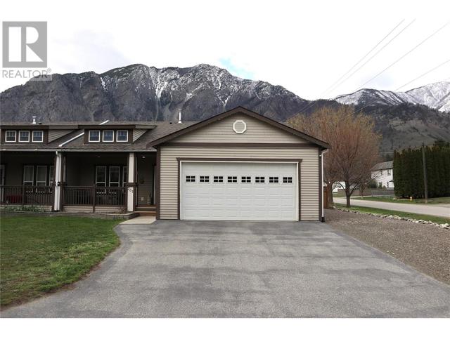 701 9th Avenue, House detached with 3 bedrooms, 2 bathrooms and 2 parking in Keremeos BC | Image 4
