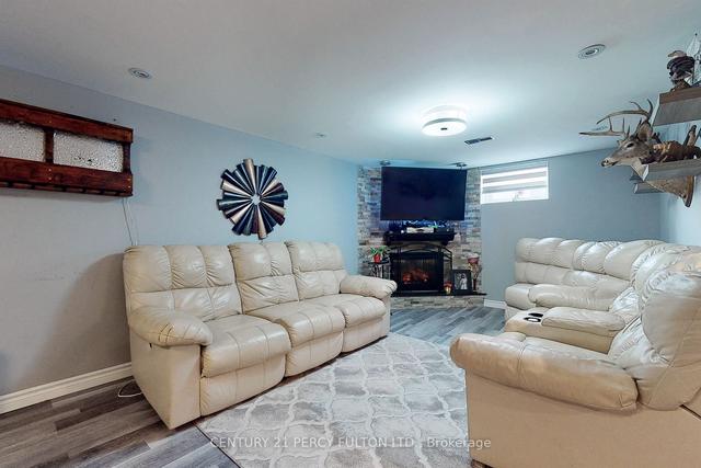 31 Lilian Dr, House detached with 3 bedrooms, 2 bathrooms and 6 parking in Toronto ON | Image 14