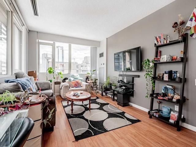 607 - 555 Yonge St, Condo with 1 bedrooms, 1 bathrooms and 1 parking in Toronto ON | Image 2