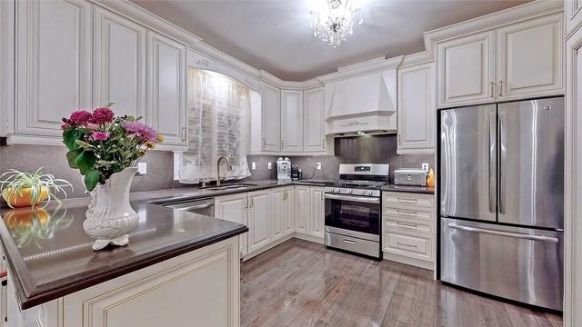 2093 Cynthia Crt W, House detached with 3 bedrooms, 3 bathrooms and 6 parking in Innisfil ON | Image 5