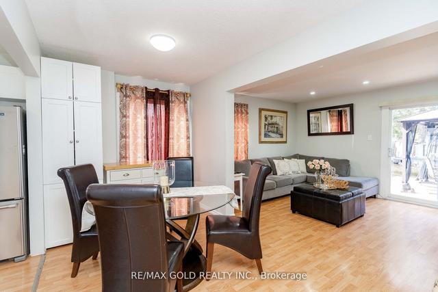 3 Jennifer Sq, House detached with 3 bedrooms, 2 bathrooms and 2 parking in Brampton ON | Image 3