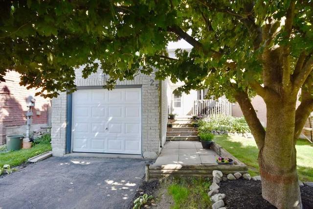 25 Wallace Dr, House detached with 3 bedrooms, 2 bathrooms and 3 parking in Barrie ON | Image 1