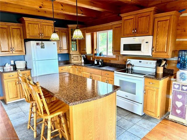 023467 Holland Sydenham Townline, House detached with 5 bedrooms, 3 bathrooms and 12 parking in Meaford ON | Image 8