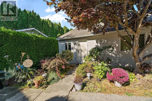 5828 Howard Ave, House detached with 6 bedrooms, 3 bathrooms and 4 parking in North Cowichan BC | Image 11