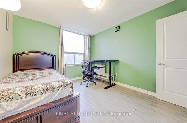 203 - 20 Edgecliff Gfwy, Condo with 3 bedrooms, 2 bathrooms and 1 parking in Toronto ON | Image 14