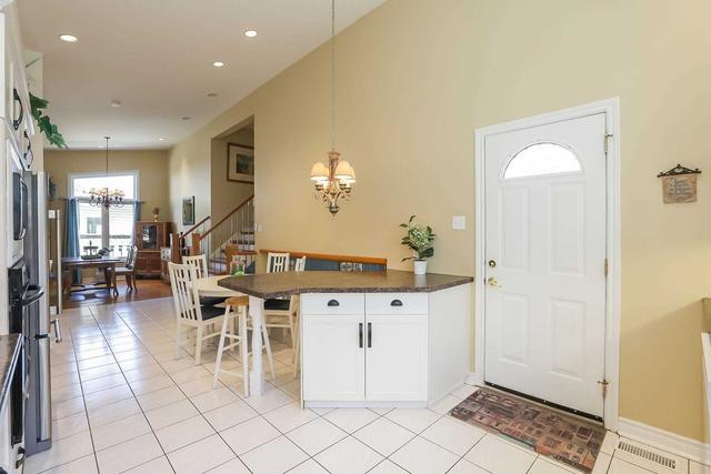 8 Inglis Circ, House detached with 3 bedrooms, 3 bathrooms and 6 parking in St. Catharines ON | Image 3