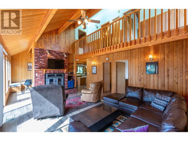 5271 Meadow Creek Crescent, House detached with 3 bedrooms, 2 bathrooms and 4 parking in Columbia Shuswap F BC | Image 8