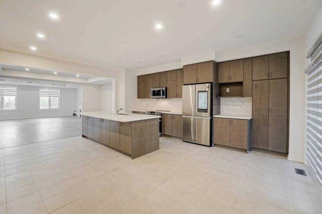 49 Burnhamthorpe Rd St E, House attached with 4 bedrooms, 5 bathrooms and 6 parking in Oakville ON | Image 2
