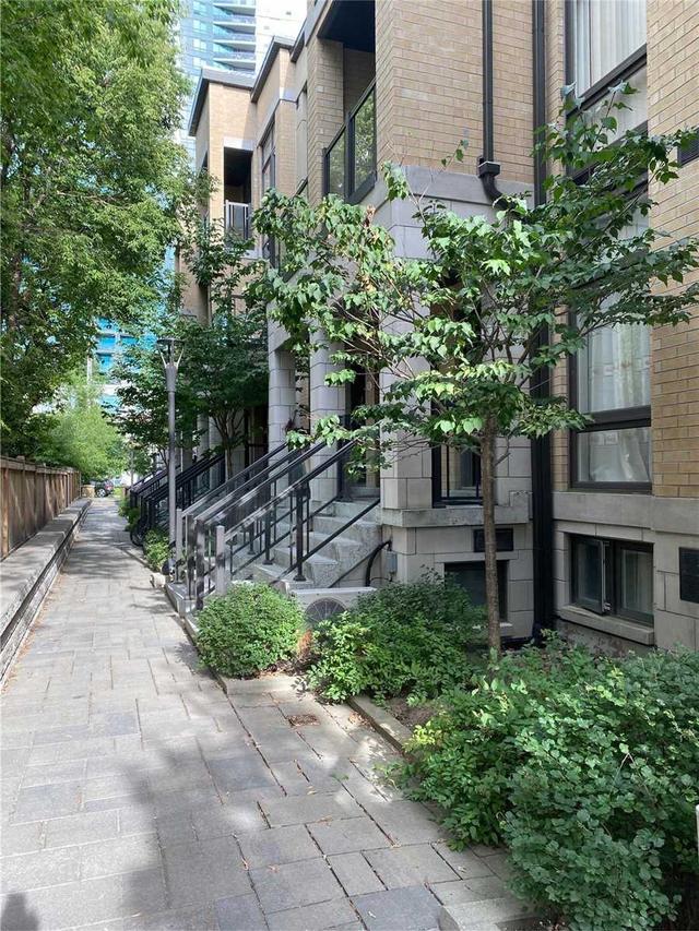 78 - 23 Eldora Ave, Townhouse with 1 bedrooms, 2 bathrooms and 1 parking in Toronto ON | Card Image