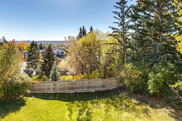 2203 12 Avenue Nw, House detached with 4 bedrooms, 3 bathrooms and 4 parking in Calgary AB | Image 9