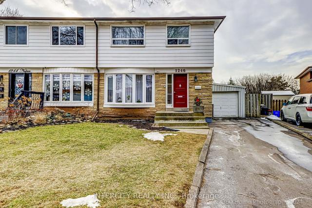 1246 Napier Cres, House semidetached with 4 bedrooms, 3 bathrooms and 6.5 parking in Oakville ON | Image 1