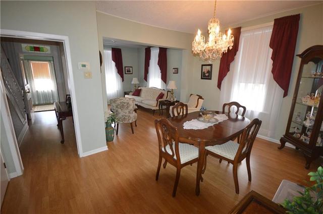 39 Bonnechere Street, Home with 2 bedrooms, 2 bathrooms and 3 parking in Renfrew ON | Image 4