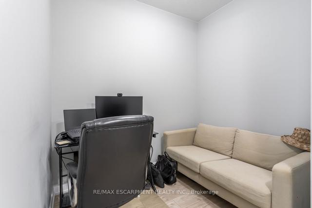320 - 450 Dundas St E, Condo with 1 bedrooms, 1 bathrooms and 1 parking in Hamilton ON | Image 2