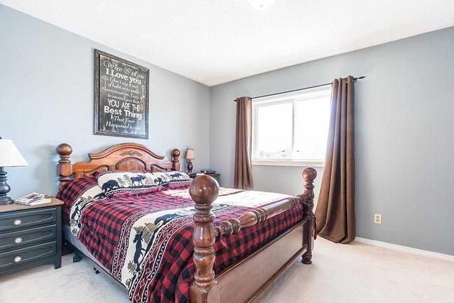 93 Lyfytt Cres, House attached with 3 bedrooms, 3 bathrooms and 2 parking in Barrie ON | Image 2