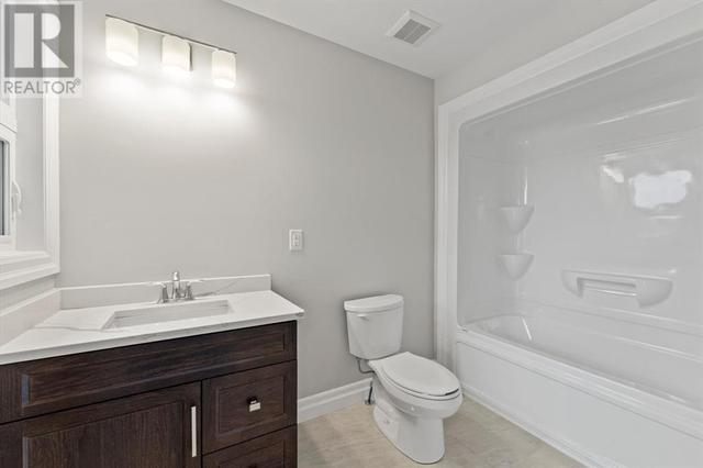 2428 Roxborough, House detached with 5 bedrooms, 4 bathrooms and null parking in Windsor ON | Image 32