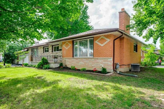 294 Bellevue St, House detached with 3 bedrooms, 2 bathrooms and 5 parking in Peterborough ON | Image 1