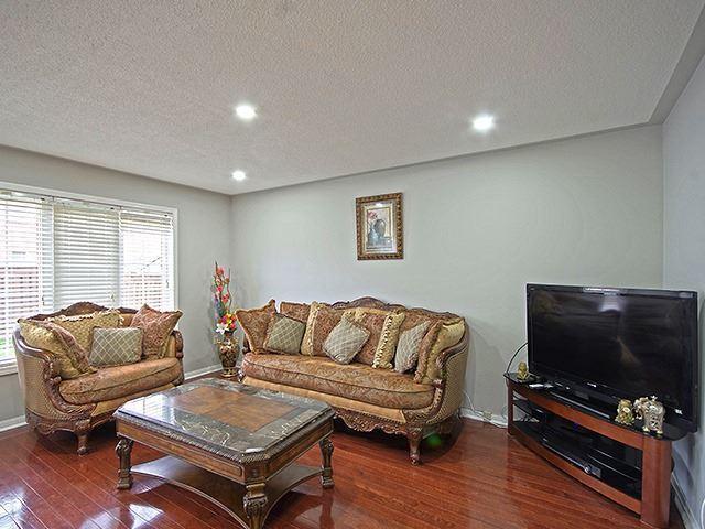 86 Tawnie Cres, House detached with 4 bedrooms, 3 bathrooms and 4 parking in Brampton ON | Image 7