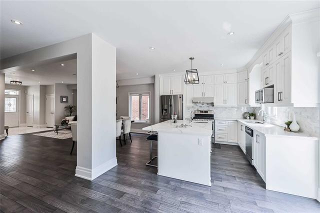 36 Rivington Ave, House detached with 4 bedrooms, 5 bathrooms and 5 parking in Vaughan ON | Image 2