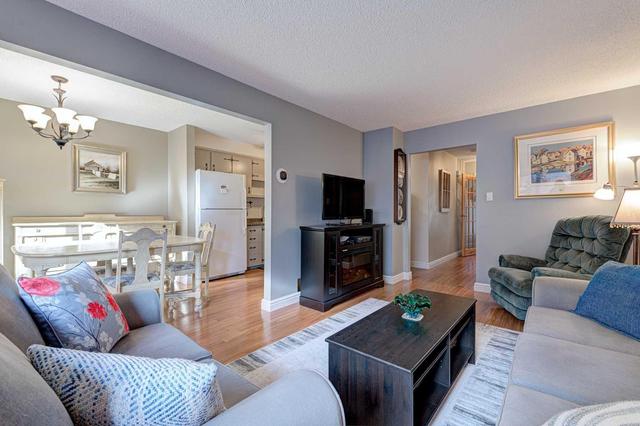 198 Baronwood Crt, Townhouse with 3 bedrooms, 2 bathrooms and 2 parking in Brampton ON | Image 6