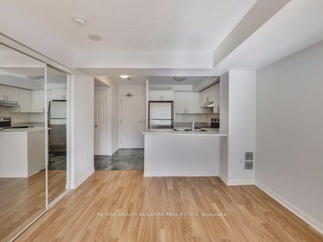212 - 109 Front St E, Condo with 0 bedrooms, 1 bathrooms and 0 parking in Toronto ON | Image 2