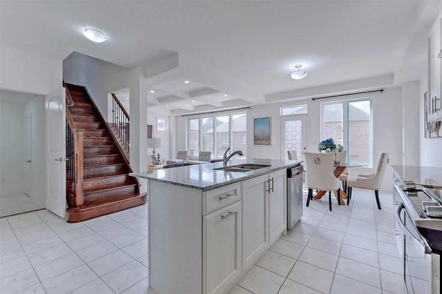28 Prosperity Way, House detached with 4 bedrooms, 4 bathrooms and 6 parking in East Gwillimbury ON | Image 7
