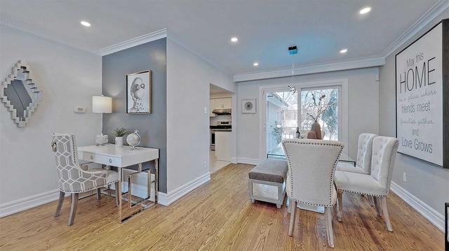 upper - 17 Baroness Cres, House detached with 3 bedrooms, 2 bathrooms and 4 parking in Toronto ON | Image 2