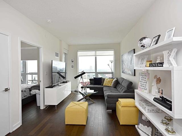 lph 08 - 510 Curran Pl, Condo with 1 bedrooms, 1 bathrooms and 1 parking in Mississauga ON | Image 3