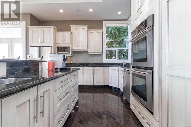 3554 Collingwood Dr, House detached with 3 bedrooms, 4 bathrooms and 2 parking in Nanaimo E BC | Image 17