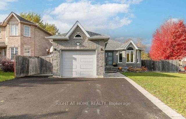 210 Sproule Dr, House detached with 3 bedrooms, 2 bathrooms and 5 parking in Barrie ON | Image 1
