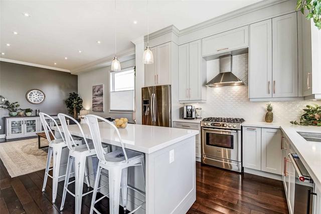 38 Cayuga Ave, House semidetached with 4 bedrooms, 4 bathrooms and 3 parking in Mississauga ON | Image 21