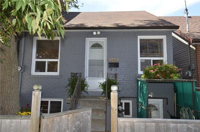 208 Manning Ave, House detached with 2 bedrooms, 2 bathrooms and null parking in Toronto ON | Image 1