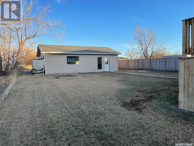 568 Sorlien Avenue, House detached with 3 bedrooms, 2 bathrooms and null parking in Macoun SK | Image 36