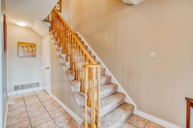 34 Helios Pl, House detached with 3 bedrooms, 2 bathrooms and 3 parking in Brampton ON | Image 31