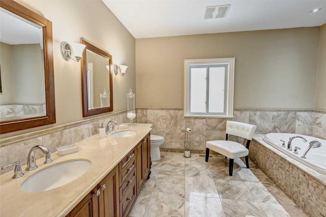2542 Glengarry Rd, House detached with 3 bedrooms, 5 bathrooms and 6 parking in Mississauga ON | Image 11