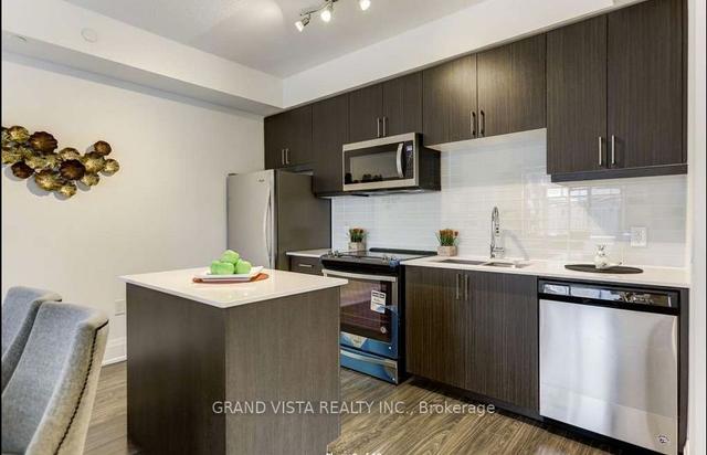 th 112 - 2800 Keele St, Condo with 2 bedrooms, 2 bathrooms and 1 parking in Toronto ON | Image 3