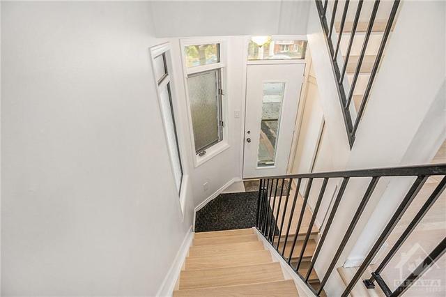 522 Lisgar Street, Townhouse with 2 bedrooms, 2 bathrooms and 2 parking in Ottawa ON | Image 3