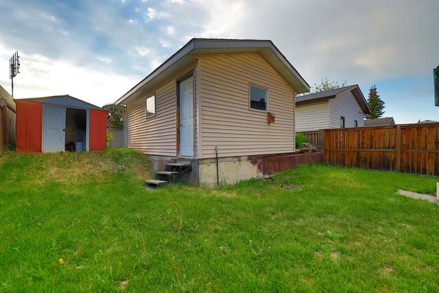 31 Shawcliffe Green Sw, House detached with 3 bedrooms, 1 bathrooms and 1 parking in Calgary AB | Image 5