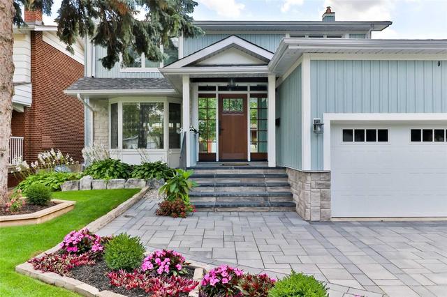 109 Summitcrest Dr, House detached with 3 bedrooms, 4 bathrooms and 6 parking in Toronto ON | Image 1