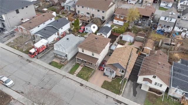 297 Montfort Street, House detached with 3 bedrooms, 3 bathrooms and 4 parking in Ottawa ON | Image 2