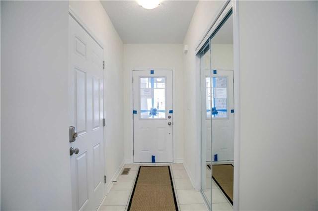 1000 Asleton Blvd, Townhouse with 3 bedrooms, 3 bathrooms and 1 parking in Milton ON | Image 2
