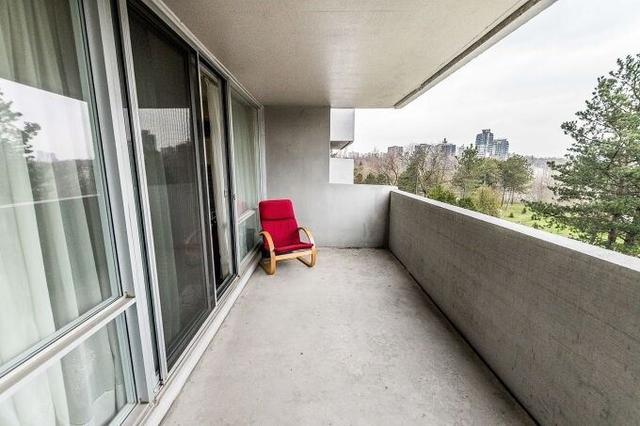 402 - 270 Scarlett Rd, Condo with 2 bedrooms, 1 bathrooms and 1 parking in Toronto ON | Image 9