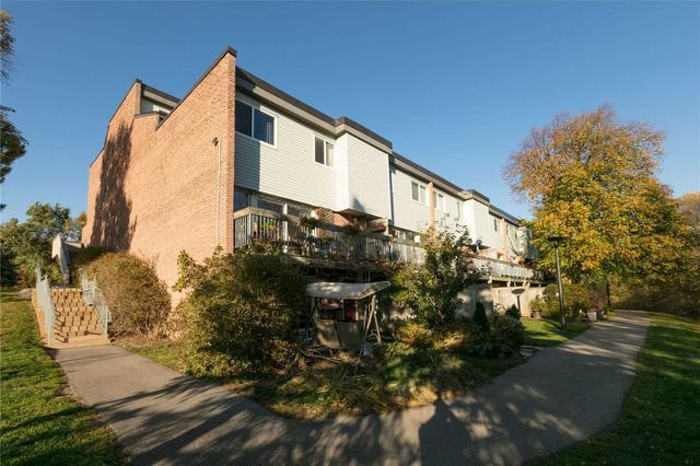 329 Milestone Cres, Townhouse with 3 bedrooms, 2 bathrooms and 2 parking in Aurora ON | Image 13
