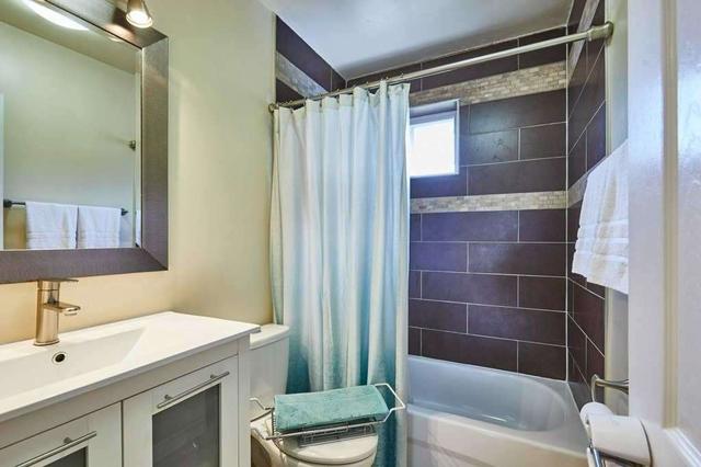 140 Toynbee Tr, House detached with 3 bedrooms, 3 bathrooms and 3 parking in Toronto ON | Image 7