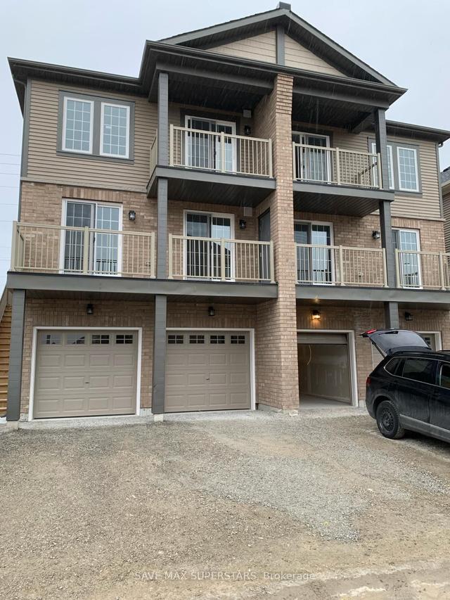 a - 41 Pumpkin Corner Cres, Condo with 1 bedrooms, 1 bathrooms and 1 parking in Barrie ON | Image 1