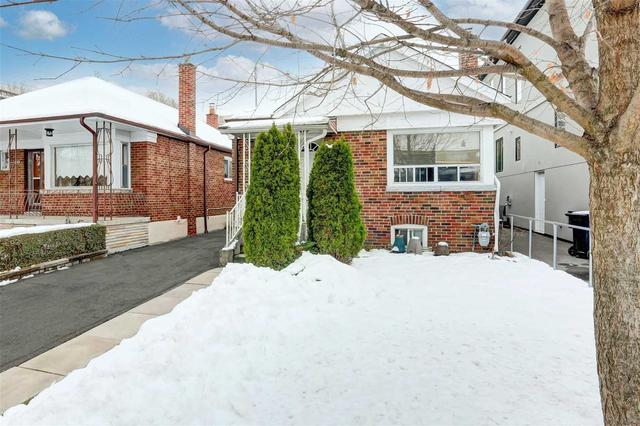 425 Ridelle Ave, House detached with 2 bedrooms, 2 bathrooms and 3 parking in Toronto ON | Image 5